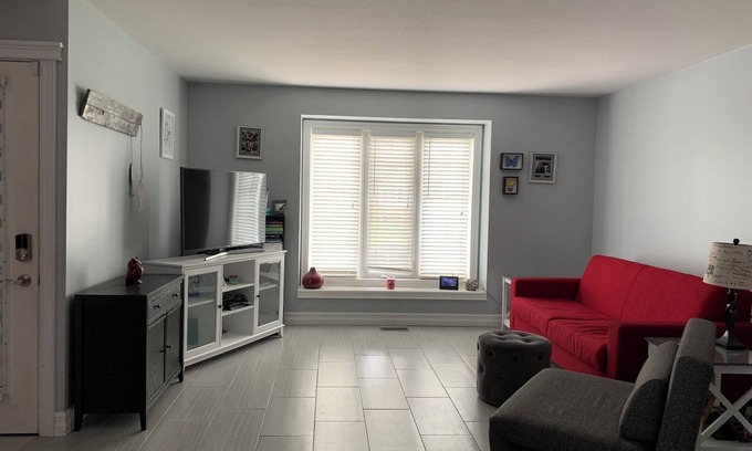 Smithville House | 2 Bedroom in Beautiful Niagara Region wineries district in lovely Smithville ON