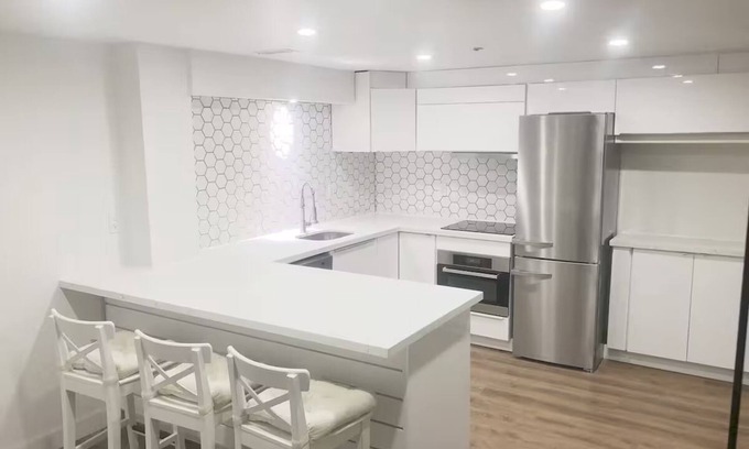 East Danforth House | 2 bedroom Laneway house in great area near subway