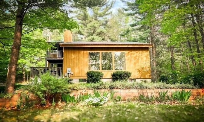 Lake Leelanau House | 2 bedroom + loft near Lake Leelanau. Fire pit, W/D, WIFI