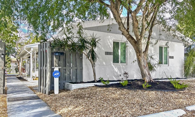 Santa Barbara Estates House | 2 Bedroom Lovely, Bright & Comfy Walk to Beach - Private, Yard, Parking