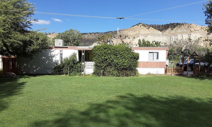 Henrieville House | 2-bedroom mobile home just 15 minutes to Bryce Canyon National Park