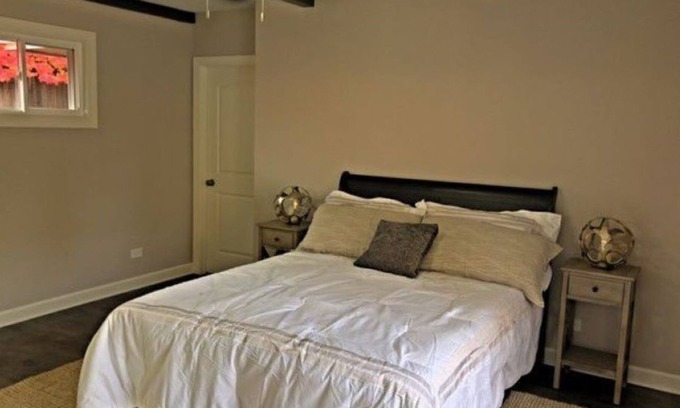 Lake Bluff Apartment | 2 Bedroom Naval Family Oasis