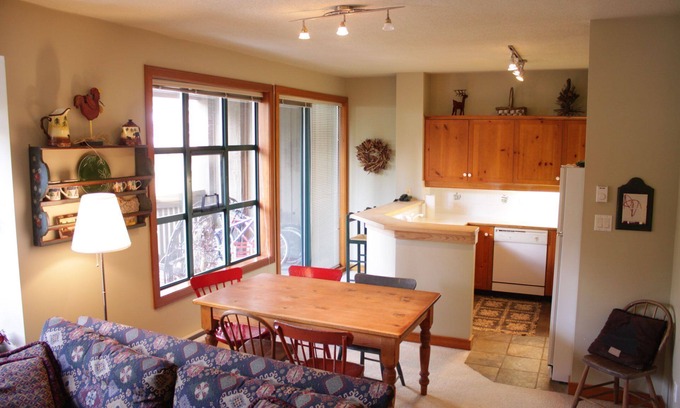 Blackcomb House | 2 Bedroom near Lost Lake; quiet, comfortable, and well-equipped