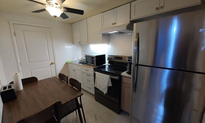 Holiday Apartment | 2 bedroom one bath holiday FLn