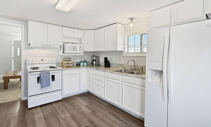 Haxtun House | 2-bedroom Pet Friendly house with AC in tranquil Haxtun