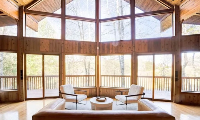 Crumpler Cabin | 2 bedroom pet friendly cabin near hiking and the new river