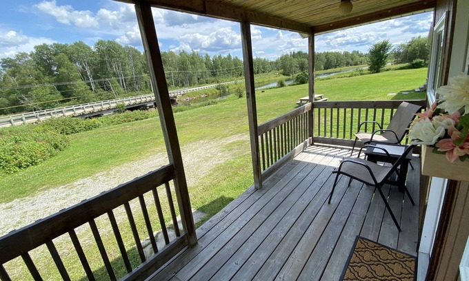 Abitibi-Temiscamingue Cabin | 2 Bedroom Rustic Family Retreat Without Compromising Comfort