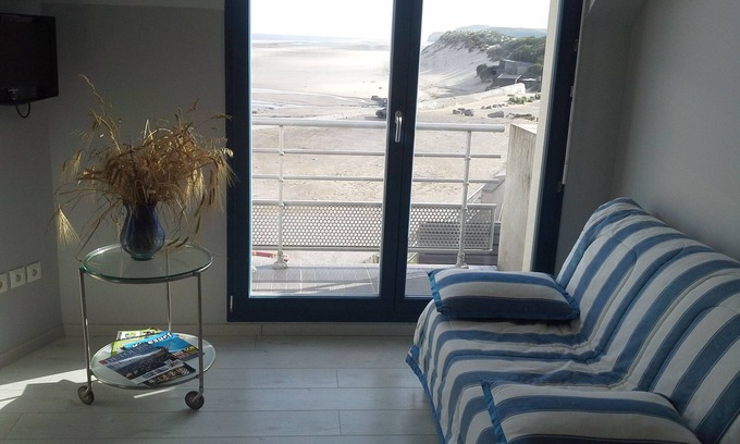 Wissant Apartment | 2 bedroom seafront apartment with exceptional views