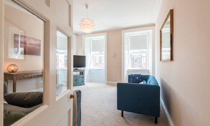 Dunbar Apartment | 2-bedroom, second-floor family holiday apartment with sea views