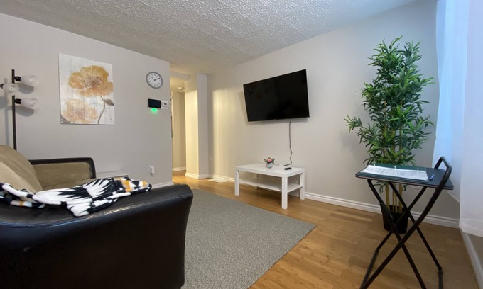 Winnipeg House | 2 Bedroom south end house with free parking and wifi