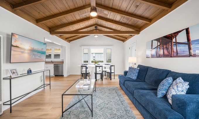 Santa Ana Heights House | 2 Bedroom steps to the beach in West Newport