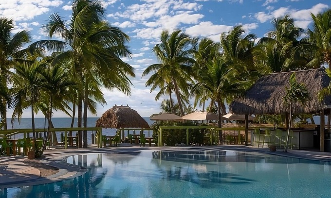 Islamorada Resort | 2 Bedroom Suite in Islamorada! Swimming Pool, Kitchenette, Pets Allowed!