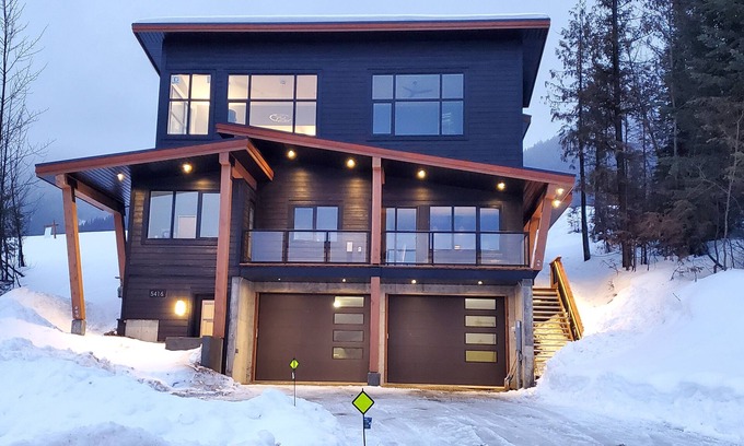 East Kootenay Apartment | 2 Bedroom suite located 150 steps from the Timber Express Quad Chair