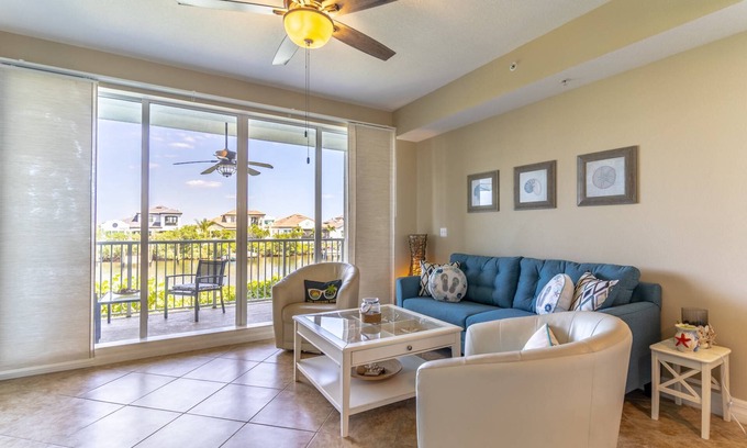 Ruskin House | 2-Bedroom Townhome with Stunning Water Views at Little Harbor Resort! | Sleeps 6
