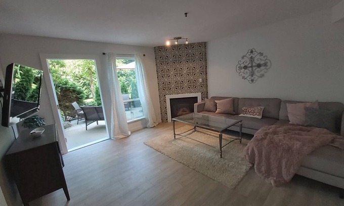 Hope Apartment | 2 Bedroom Townhouse with out door patio 5 minute drive to the lake