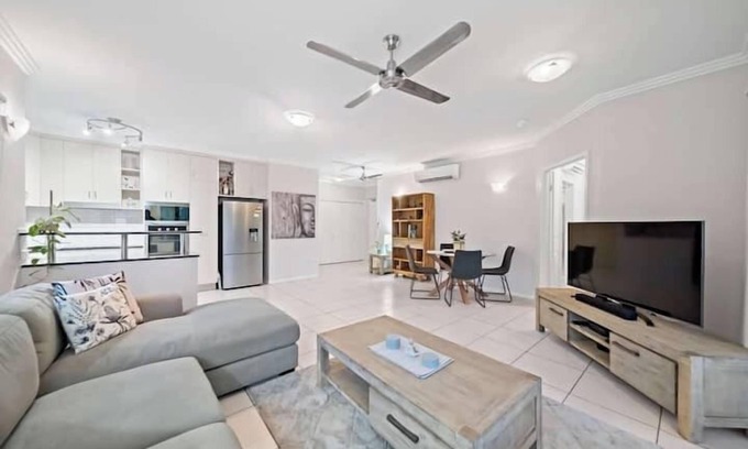 Townsville Apartment | 2 bedroom unit right on The Strand