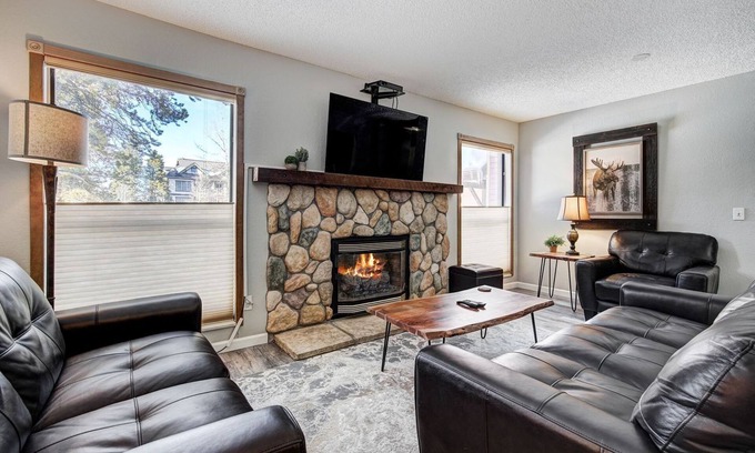 Warrior's Mark Condo | 2 Bedroom updated Base 9 condo, walk to town and peak 9!