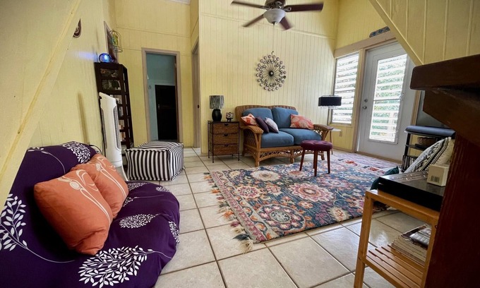 Culebra Pueblo House | 2 Bedroom Upstairs Suite in Culebra, PR | Casa Hibiscus