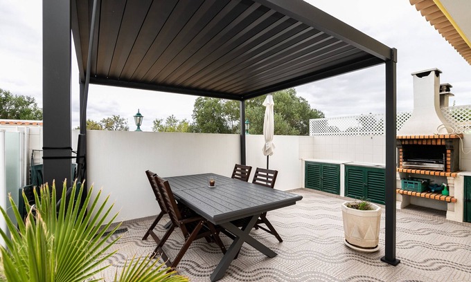 Manta Rota Condo | 2 bedroom villa with parking and patio by AlgarveManta (4V2)