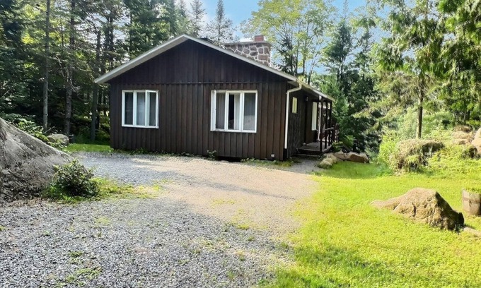 Mont-Tremblant Cottage | 2 bedroom waterfront cottage on lake Duhamel in Mont-Tremblant