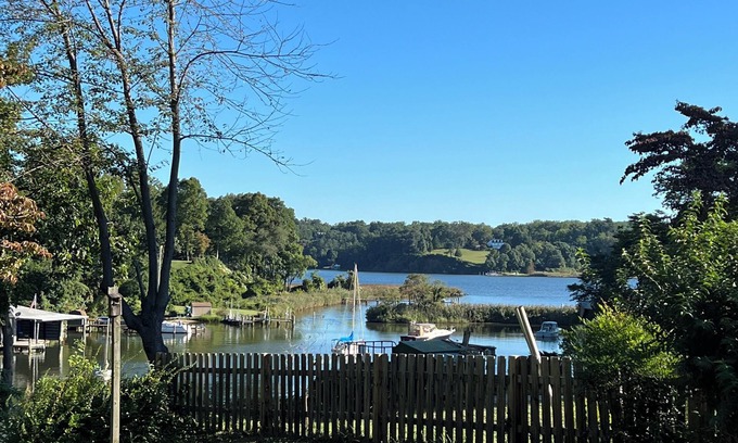Wardour Cottage | 2-bedroom waterfront Cottage in Annapolis, MD. Cove of Cork, view of the Severn.