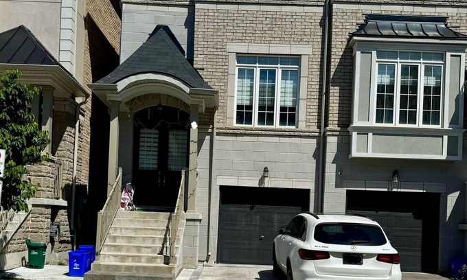 Richmond Hill Apartment | 2 Bedroom with 2 Ensuite Unit in the heart of Richmond HIll.