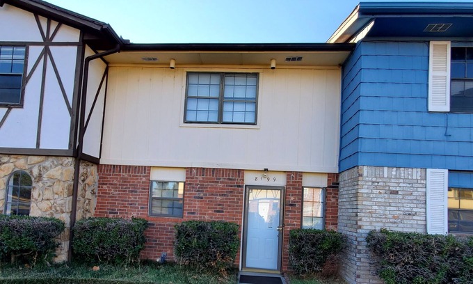 Central Oklahoma City Condo | 2 bedrooms condo. Walking distance to Lake Overholser.