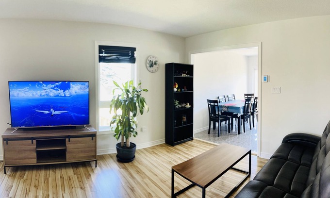 Barrie House | 2 beds 2 baths bungalow near school, grocery and highway 400