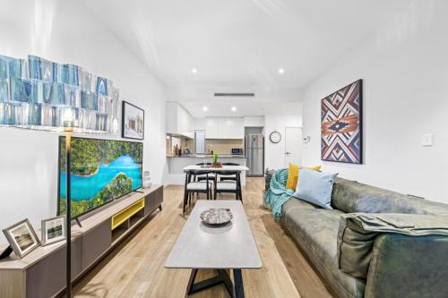 Newtown Apartment | 2 Beds near Newtown Station