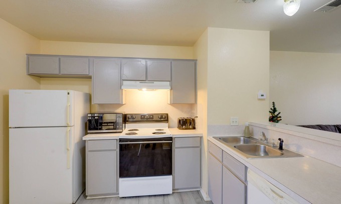 Killeen House | ~ 2 Blocks to Shops: Quaint Killeen Townhome!