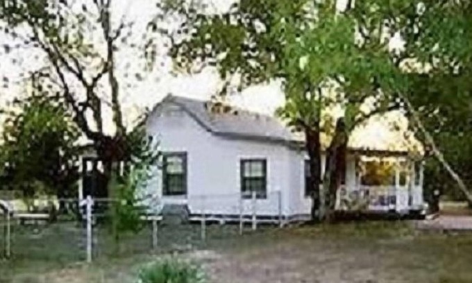 Comanche House | 2 BR/2.5 BA House on 13 Acres, Minutes from Downtown San Antonio!
