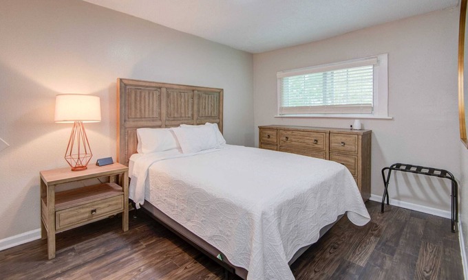 Willow Meadows/Willowbend Area Apartment | 2 BR APT SOUTHWEST HOUSTON 5 MIN FROM NRG STADIUM