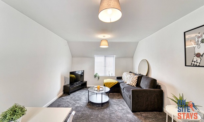 Seisdon Apartment | 2-BR, ensuite Apartment, close to NEC and Airport