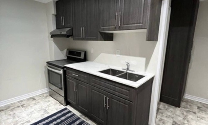 Halton Regional Municipality House | 2 BR Exclusive Suite, TV, Free Parking/Wifi