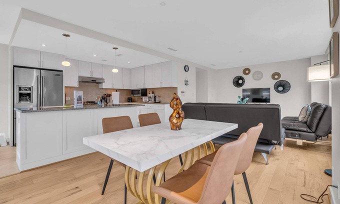 Chinatown Apartment | 2 BR Fully Furnished Apartment at Penn Quarters - Surrounded by Best Restaurants