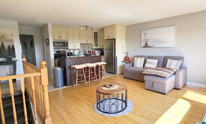 Six Points Apartment | 2 BR near Downtown Toronto|Sleeps 5|2 parking spots