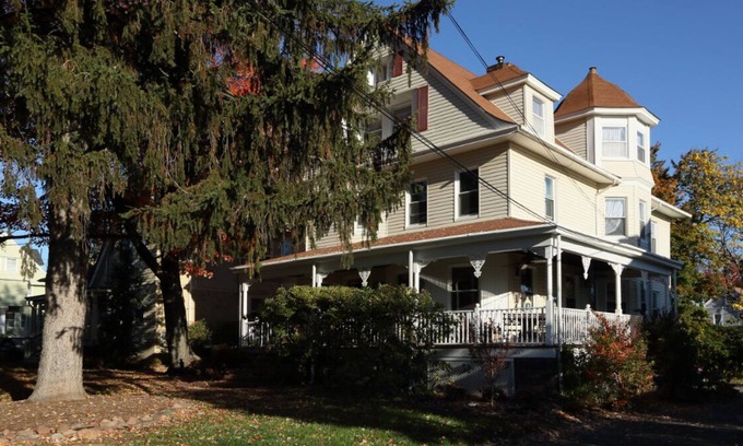Montclair Apartment | 2 BR Spacious Apartment in Historic Montclair NJ Close to NYC Transportation