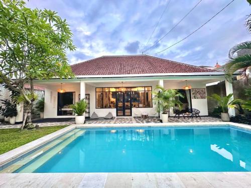 Kerobokan Villa | 2 BR Villa Rhapsody - 5 Mins to Seminyak/Umalas