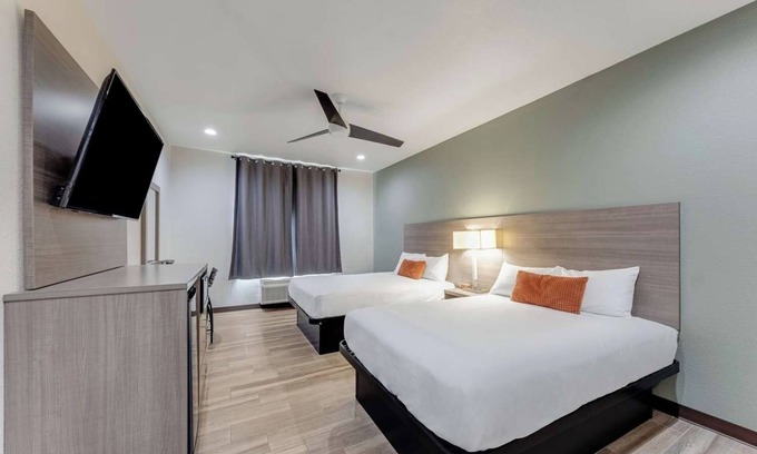 Eastside Promise Neighborhood Hotel | 2 Budget-Friendly Rooms w/Free Breakfast & Prime Location in DT