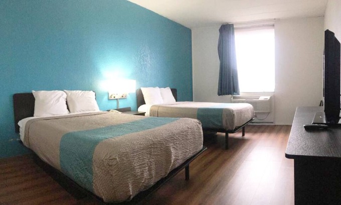 Melrose Park House | 2 Budget-Friendly Units, FREE Parking, Pet-friendly, Near Fashion Outlet Chicago