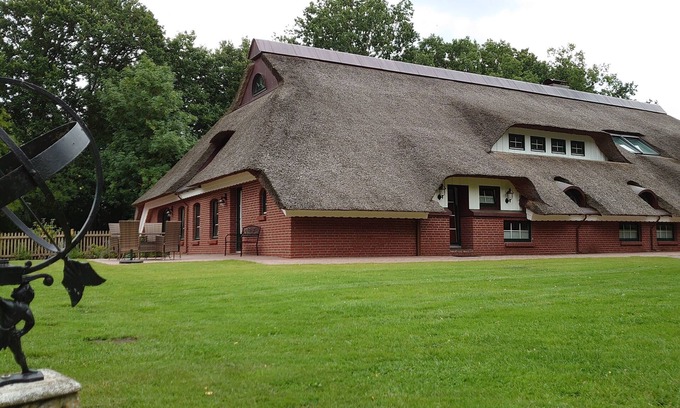 Ihlow Apartment | 2 combined vacation apartments for up to 7 people - separate use possible!