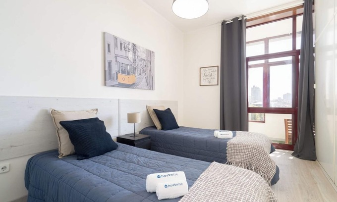 Uniao de Freguesias do Centro Apartment | 2 Comfy Flats w/Netflix | Ace Location