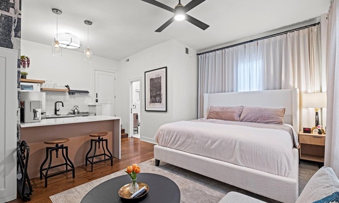 Park Central-Research Park Apartment | 2 Connected Studios in Historic Building Walkable to Plaza - 2BR, 2BA, 2 Kitchens + Rooftop Views