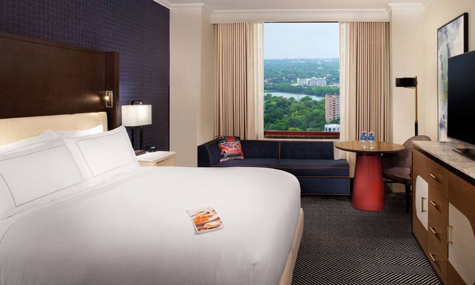 Waller Creek District House | 2 Connecting Suites at a 4⭐️ Hotel