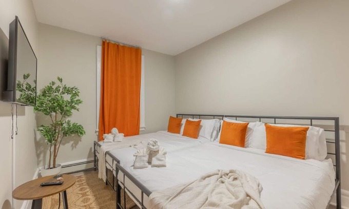 Ampere Apartment | 2 Days Stay Get 40% OFF for, Sleeps 6 & 2 Queen