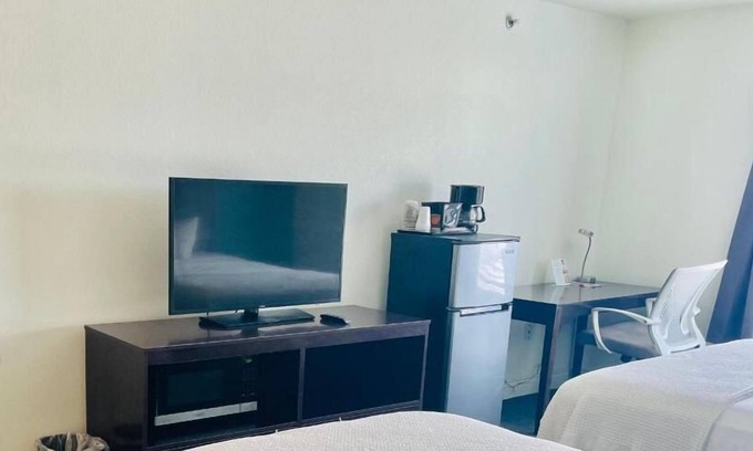 Cuero House | 2 Double Queen Rooms at FairBridge Inn & Suites Cuero, Pets Are Welcome!