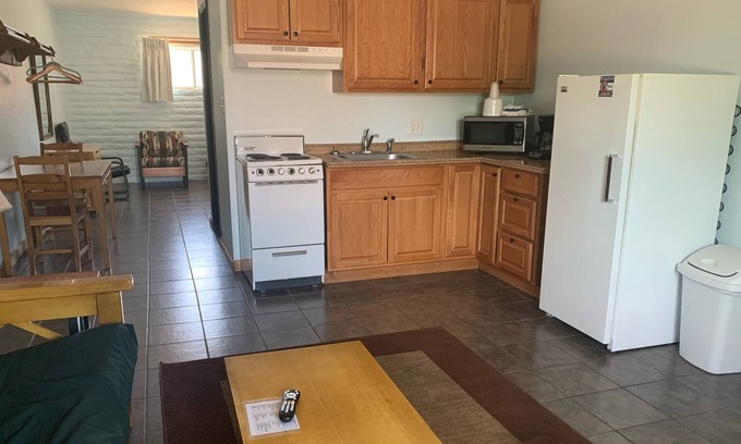 Lewis House | 2 Doubles+Sofa Bed+Kitchen at Dolores Mountain Inn