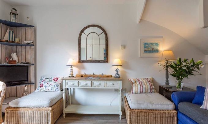 Seaview Cottage | 2 Elgin House - a semi detached house that sleeps 6 guests in 3 bedrooms