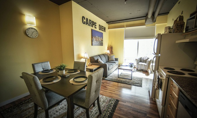 Downtown Edmonton Condo | 2 Full Beds, Memorable 1 Bedroom Condo, Downtown Central, Next to Rogers Place