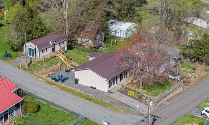 West Jefferson House | 2 Homes - 4 Beds/2 BAs - Easy Walk to Downtown West Jefferson.